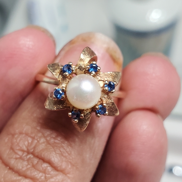 10k gold ring from birks. Vantage gold ring with natural pearl and shaphir - Picture 9 of 11